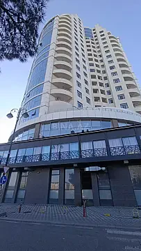 Satılır 5 otaqlı mənzil 234 m²