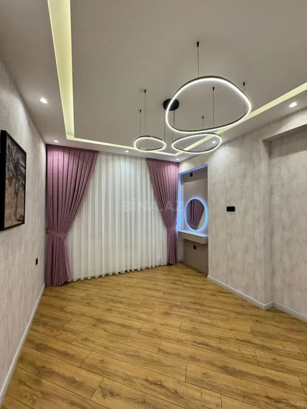 Satılır 2 otaqlı mənzil 82 m²
