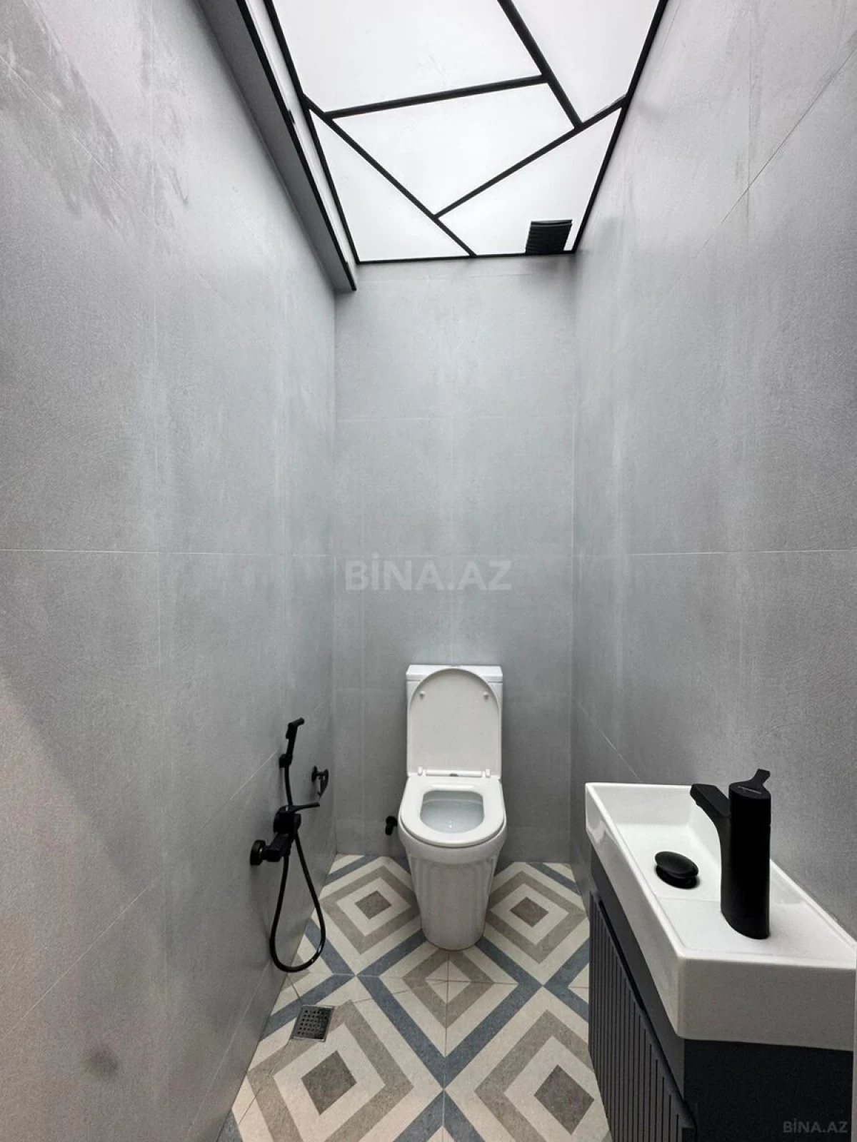 Satılır 2 otaqlı mənzil 82 m²