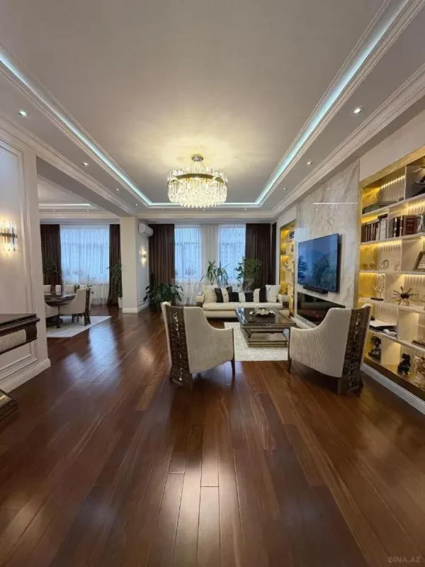 Satılır 4 otaqlı mənzil 200 m²
