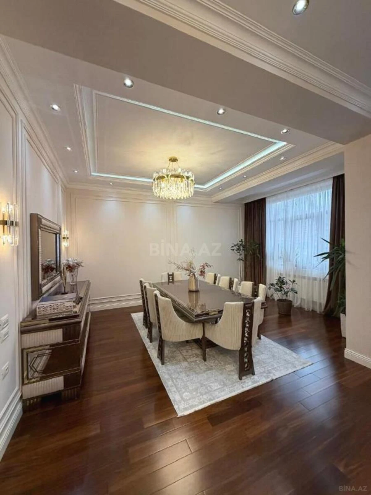 Satılır 4 otaqlı mənzil 200 m²