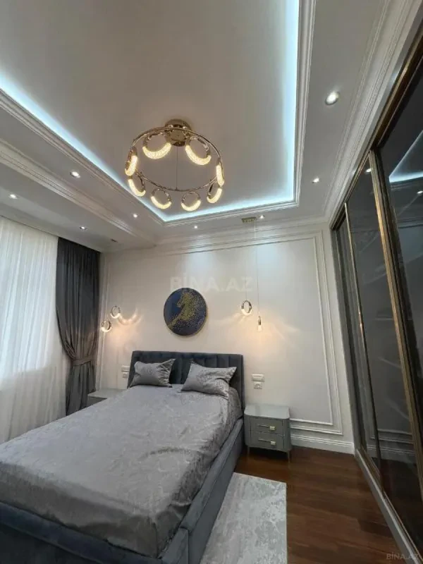 Satılır 4 otaqlı mənzil 200 m²