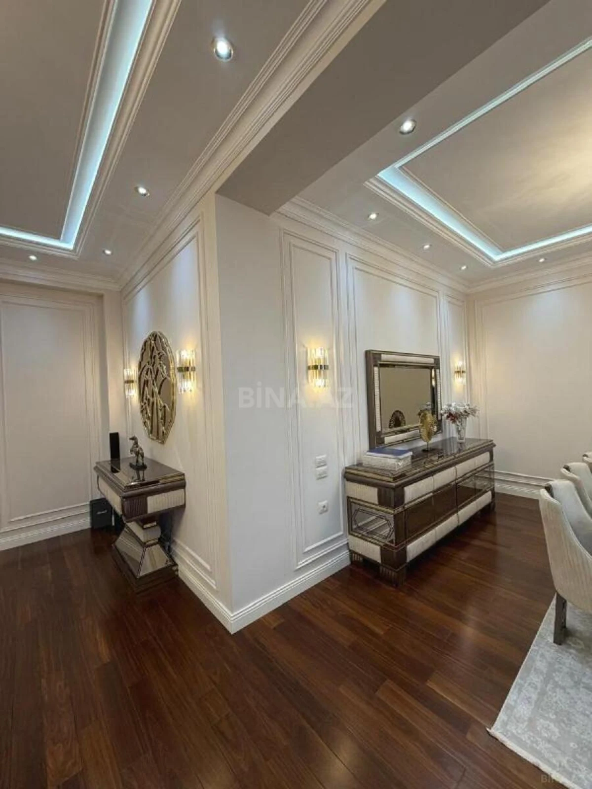 Satılır 4 otaqlı mənzil 200 m²