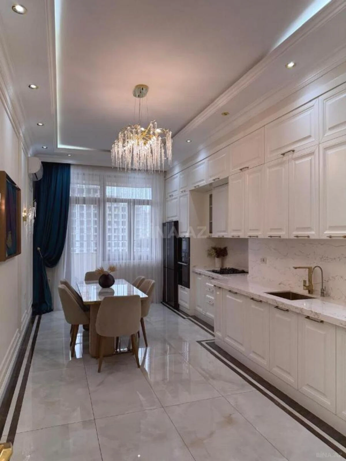 Satılır 4 otaqlı mənzil 200 m²
