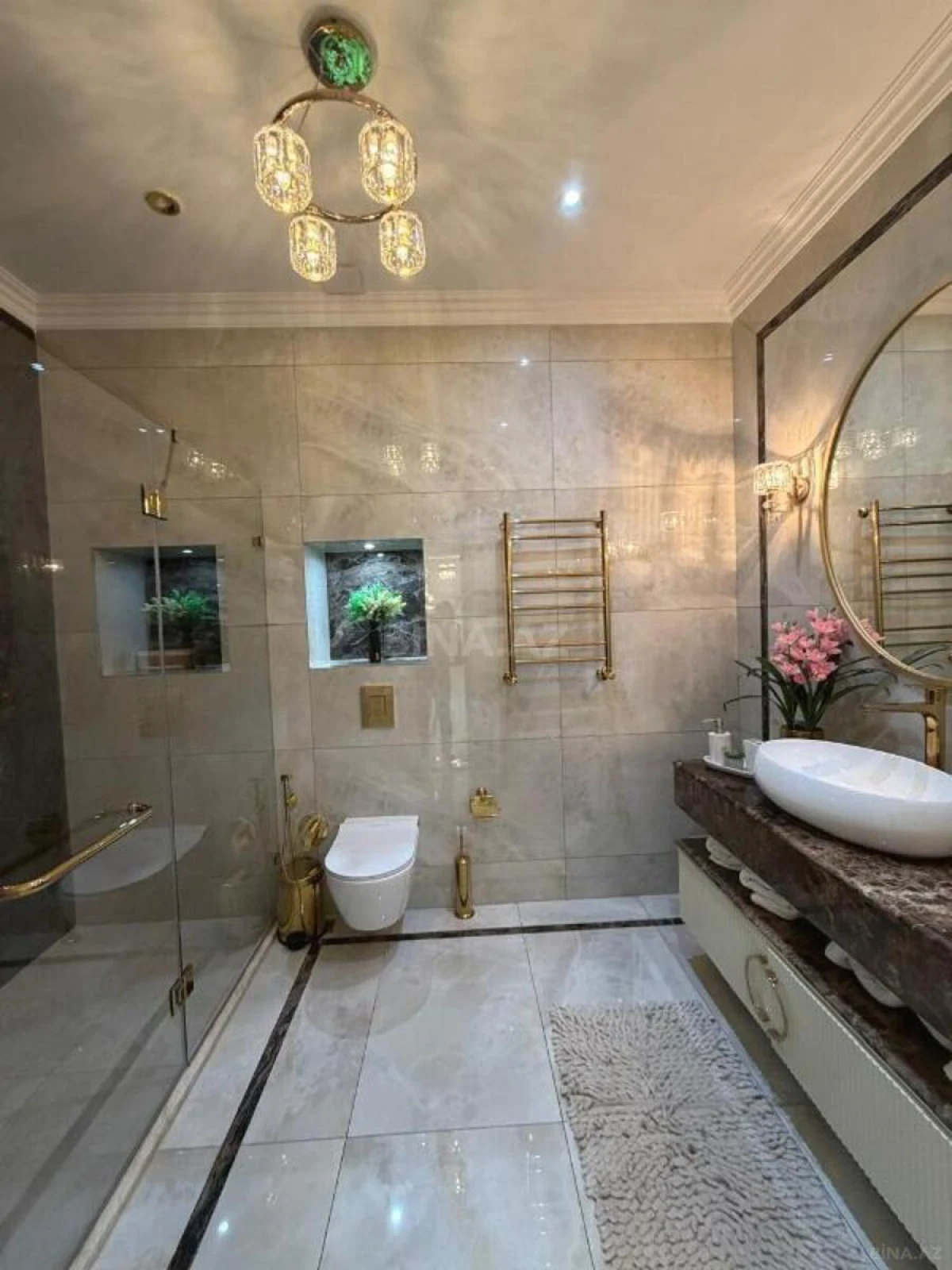 Satılır 4 otaqlı mənzil 200 m²