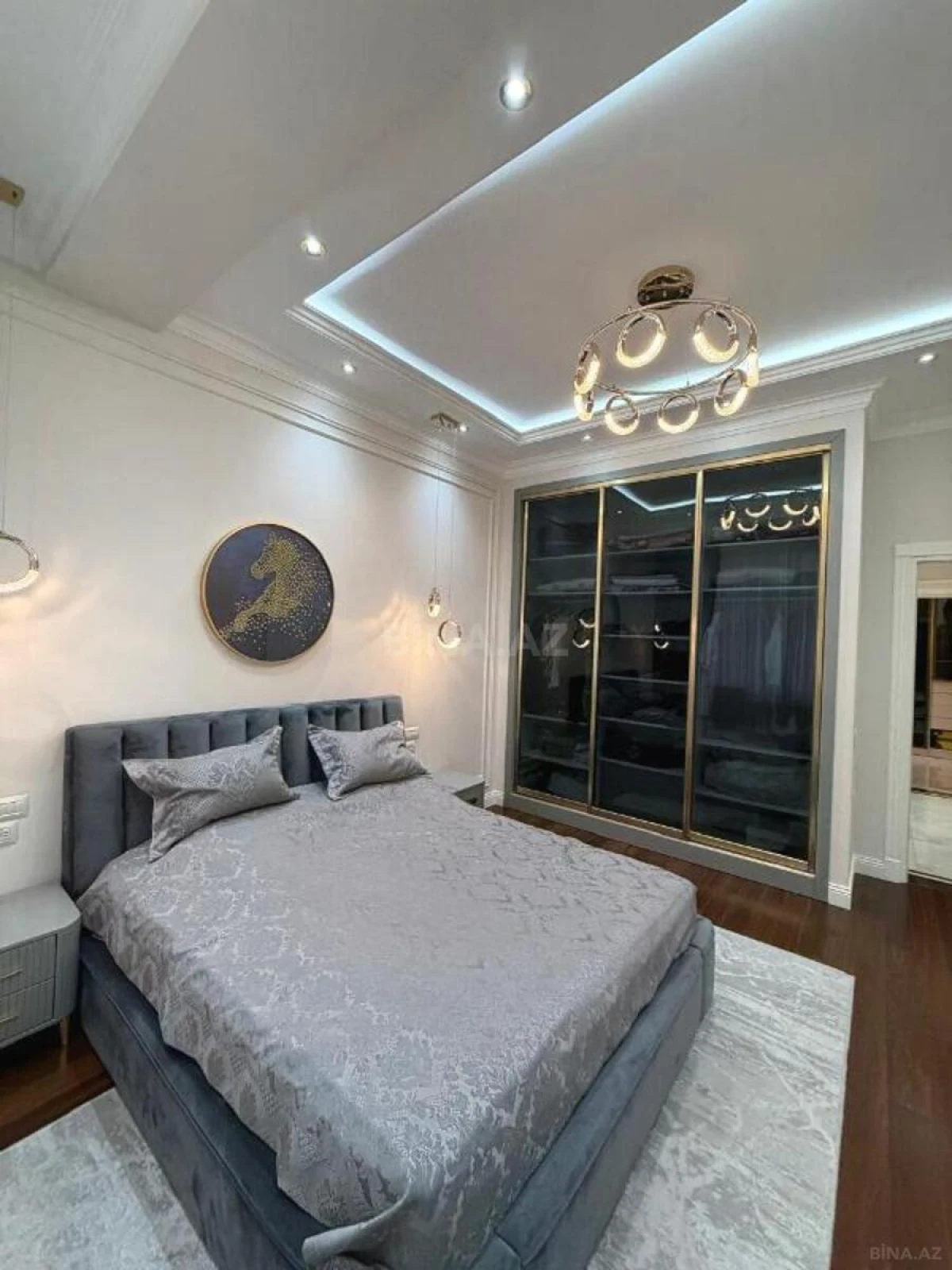 Satılır 4 otaqlı mənzil 200 m²