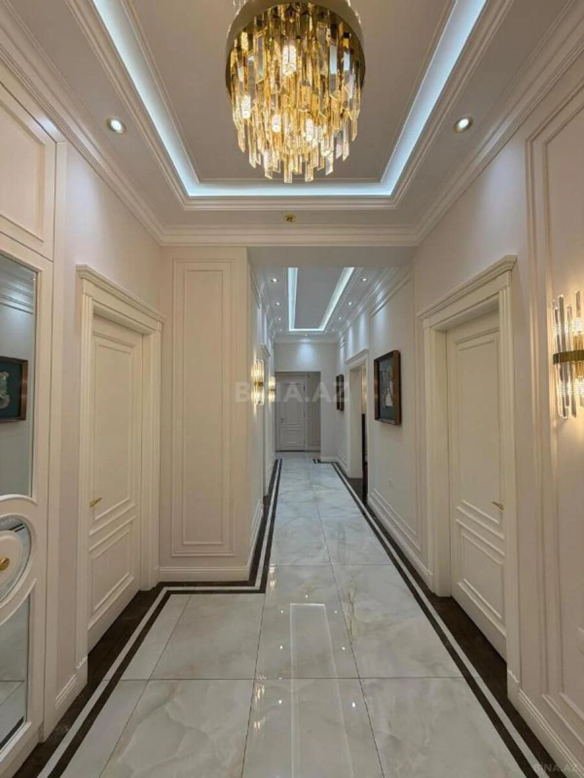 Satılır 4 otaqlı mənzil 200 m²