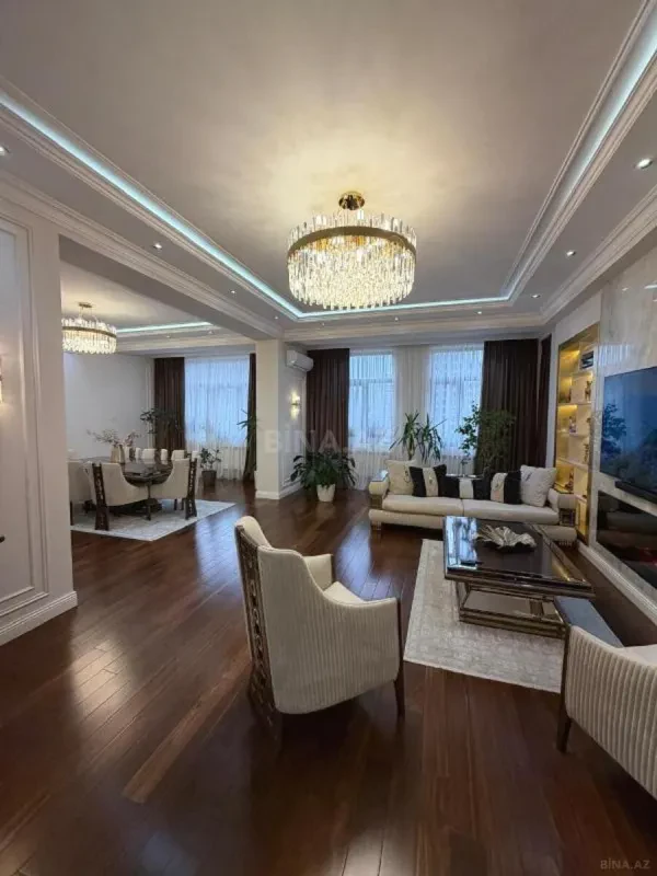 Satılır 4 otaqlı mənzil 200 m²