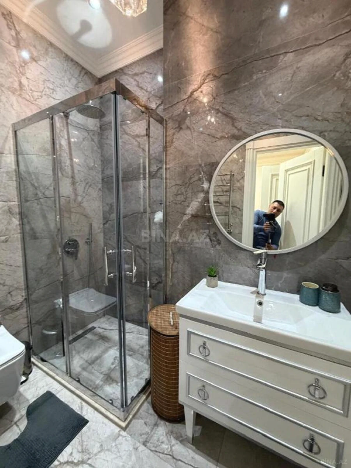 Satılır 4 otaqlı mənzil 200 m²