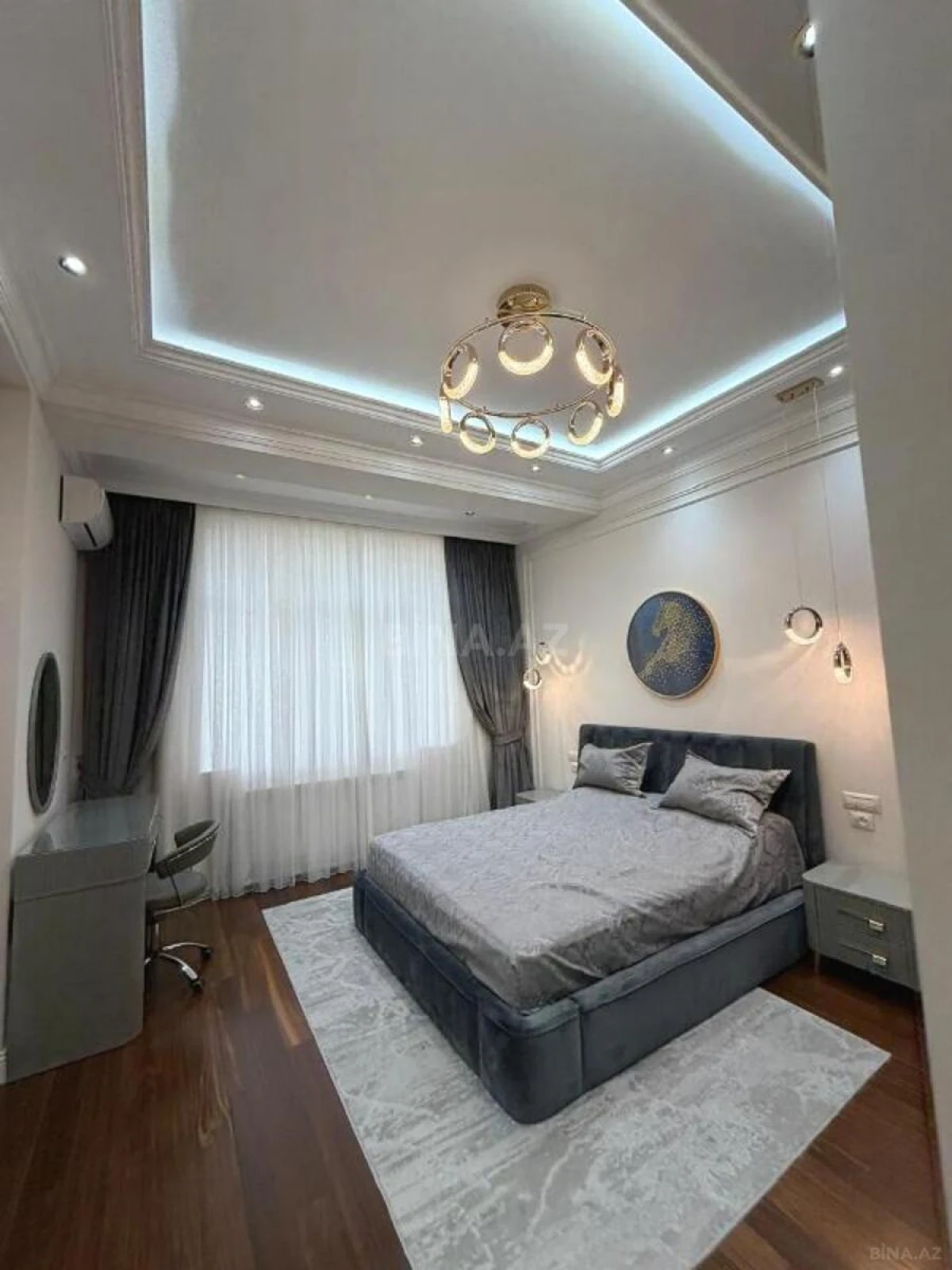 Satılır 4 otaqlı mənzil 200 m²