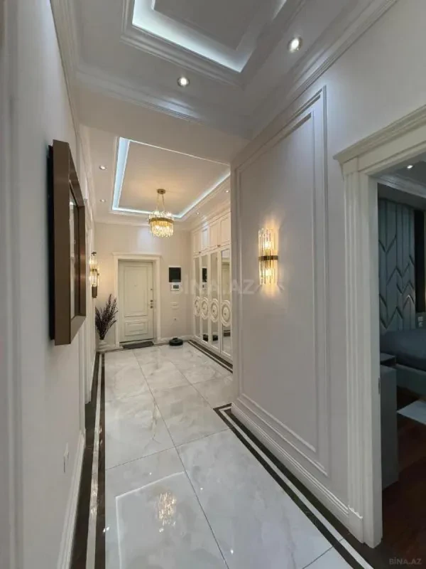 Satılır 4 otaqlı mənzil 200 m²