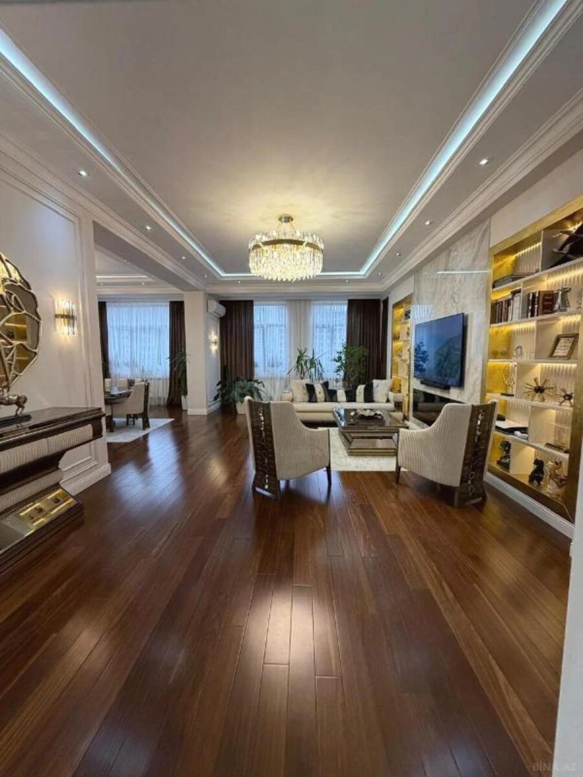 Satılır 4 otaqlı mənzil 200 m²