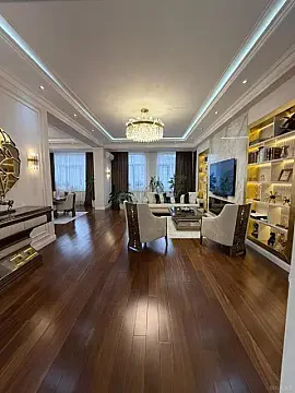 Satılır 4 otaqlı mənzil 200 m²