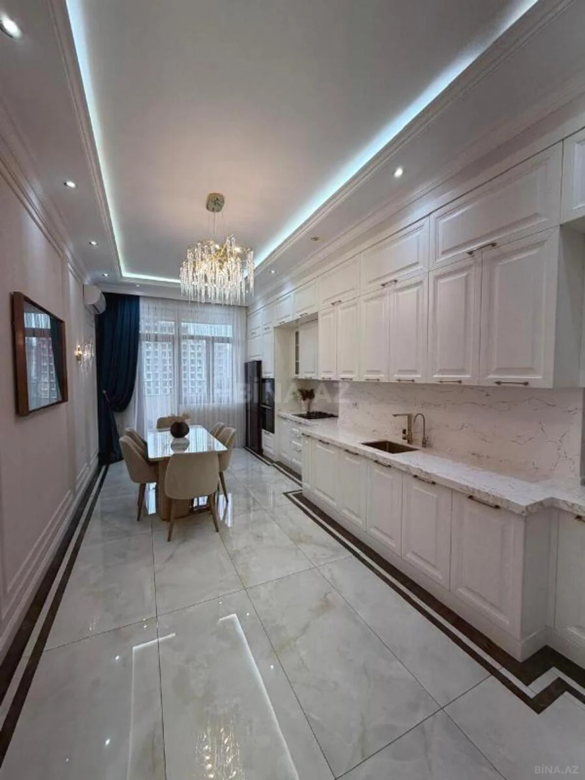 Satılır 4 otaqlı mənzil 200 m²