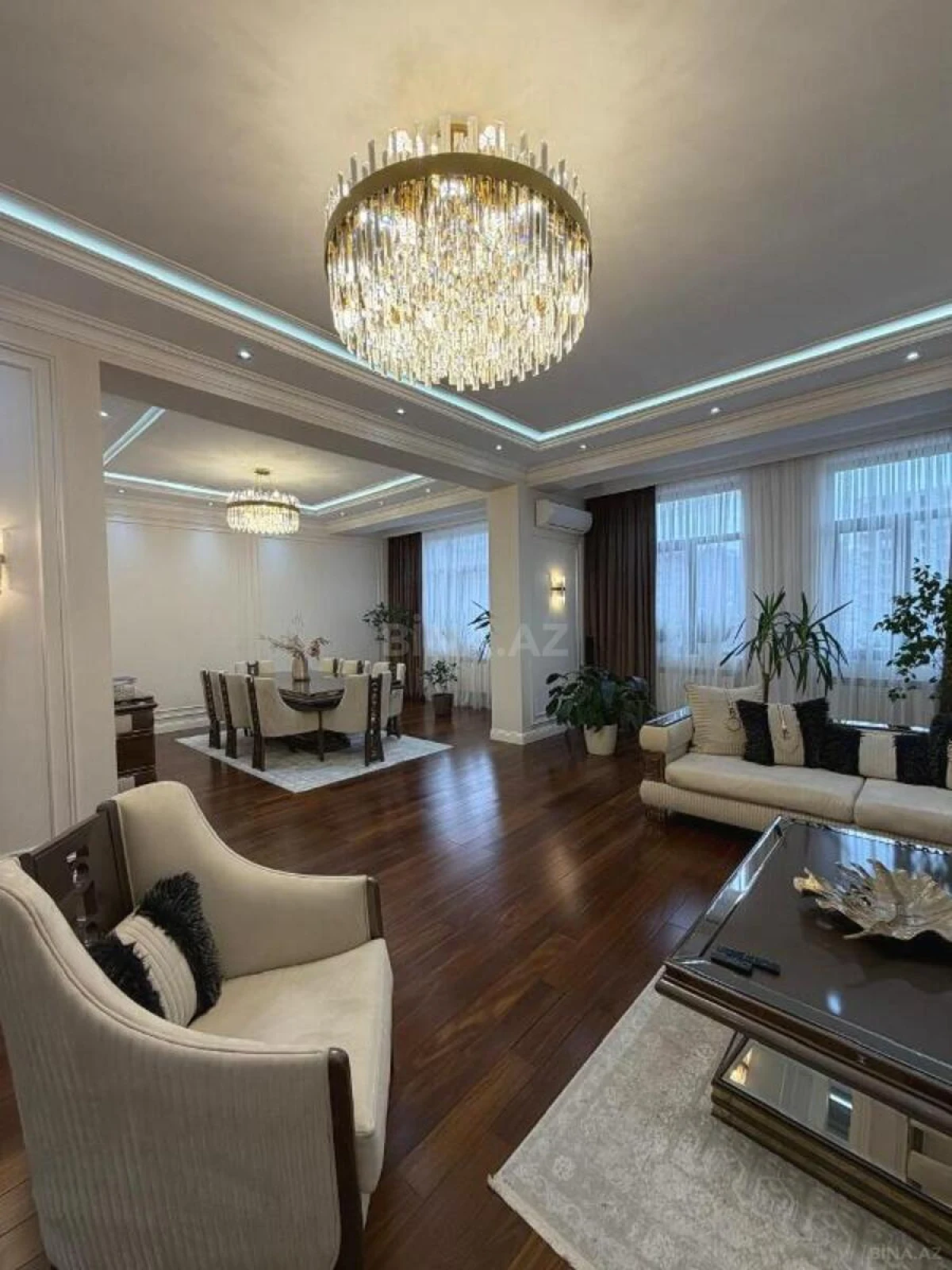 Satılır 4 otaqlı mənzil 200 m²