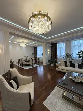 Satılır 4 otaqlı mənzil 200 m²