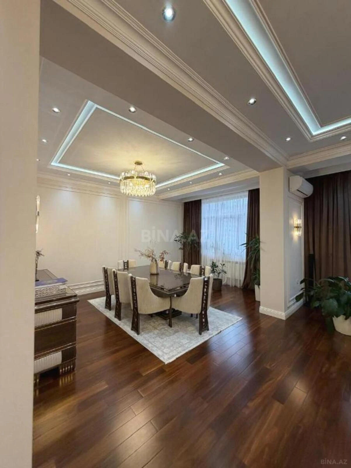 Satılır 4 otaqlı mənzil 200 m²