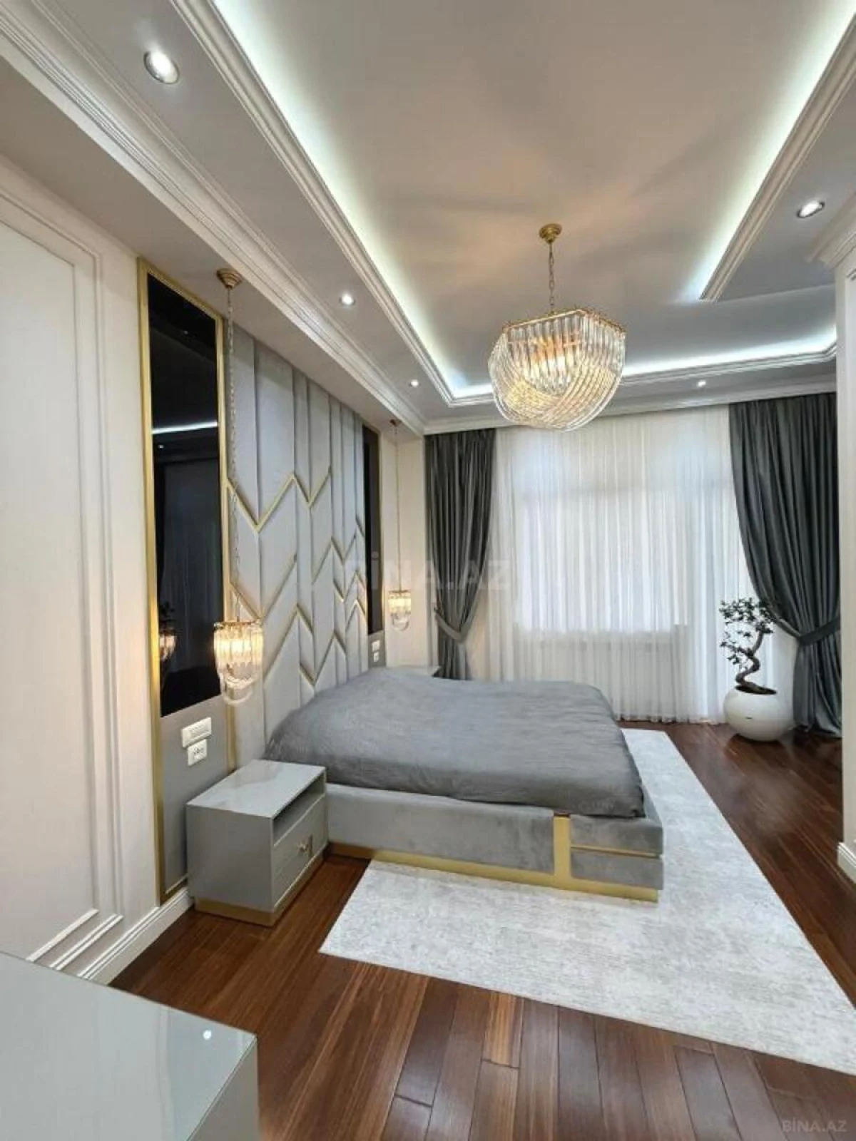 Satılır 4 otaqlı mənzil 200 m²