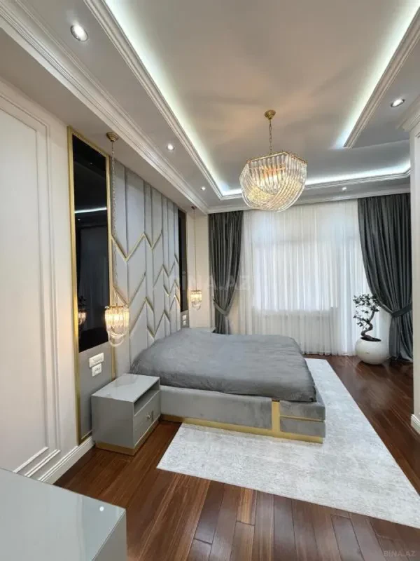 Satılır 4 otaqlı mənzil 200 m²