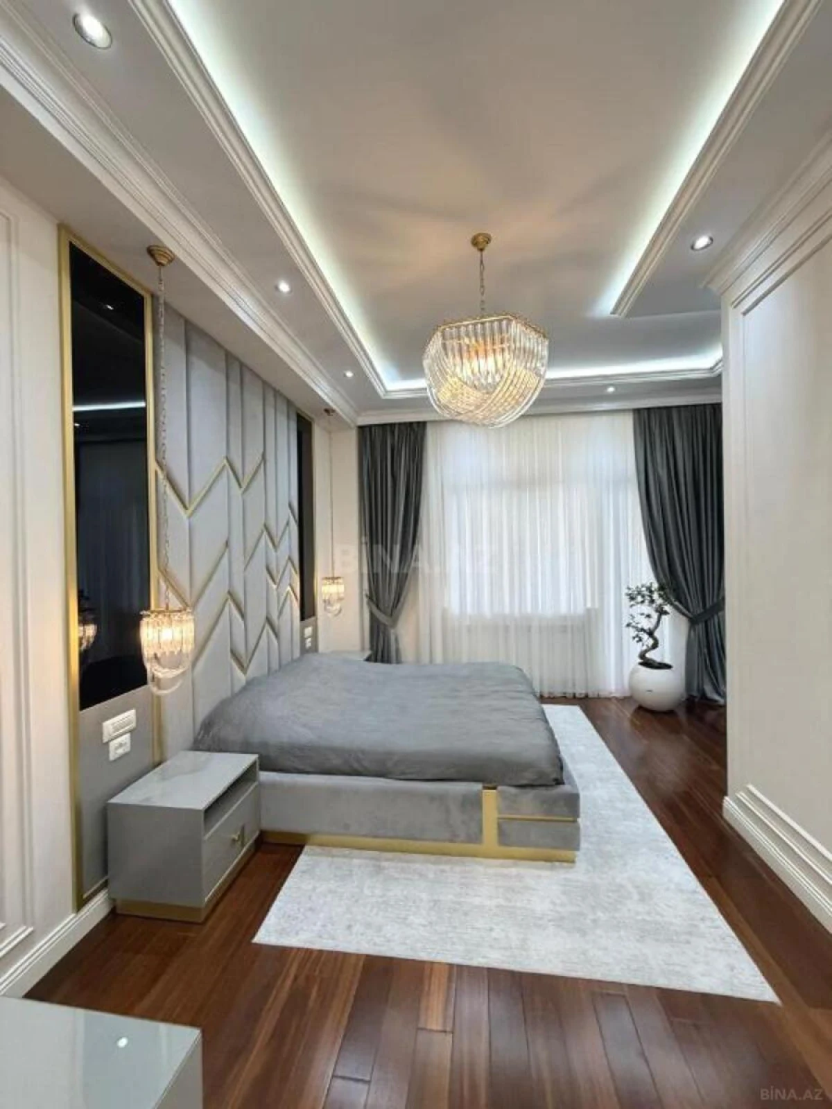 Satılır 4 otaqlı mənzil 200 m²