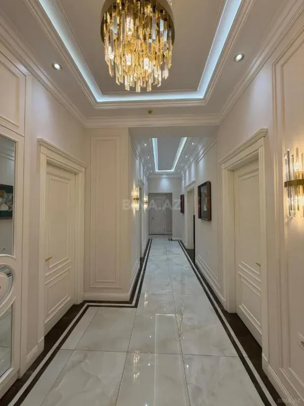 Satılır 4 otaqlı mənzil 200 m²