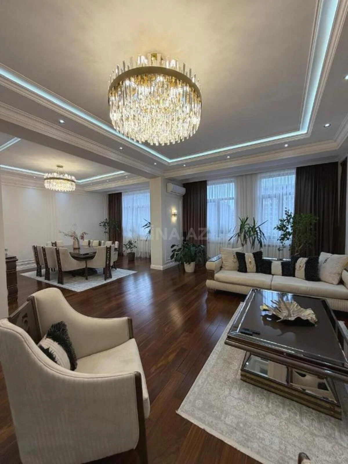 Satılır 4 otaqlı mənzil 200 m²
