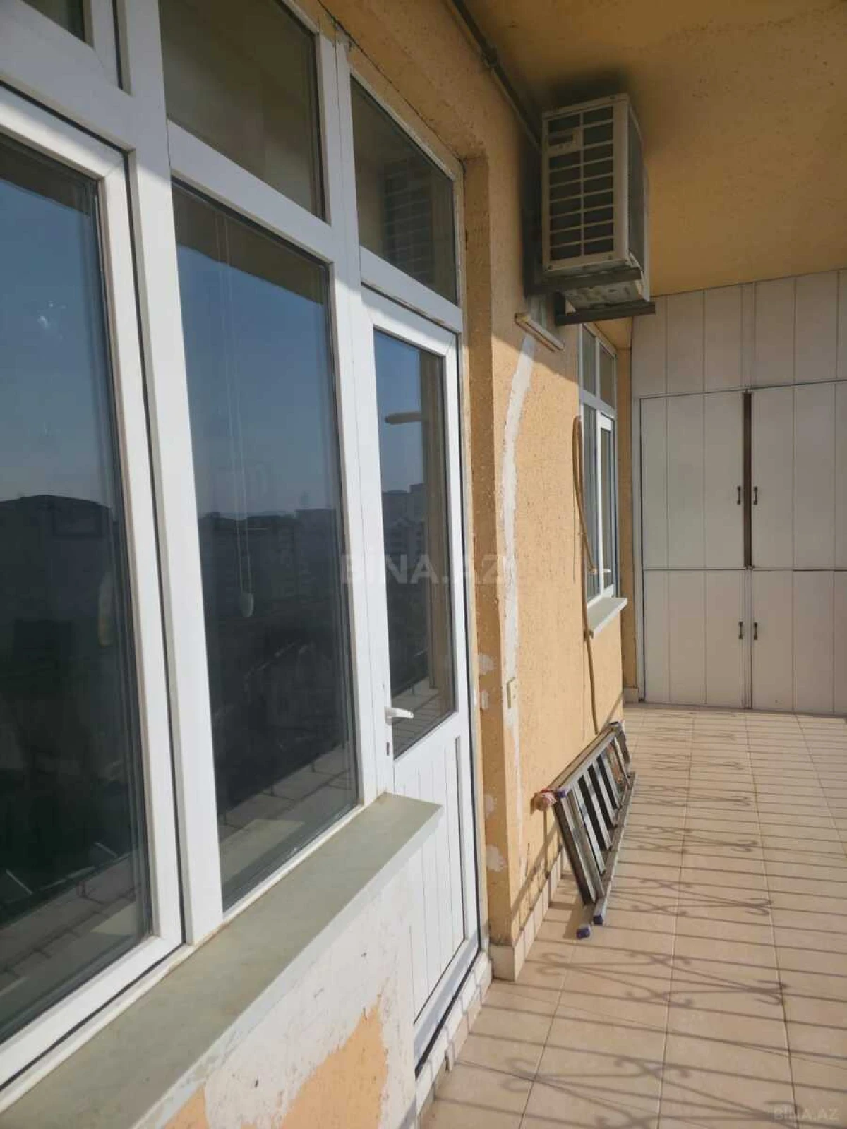 Kirayə verilir 2 otaqlı mənzil 90 m²