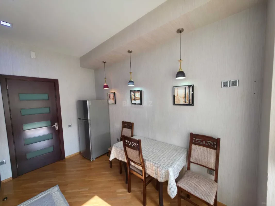 Kirayə verilir 2 otaqlı mənzil 90 m²