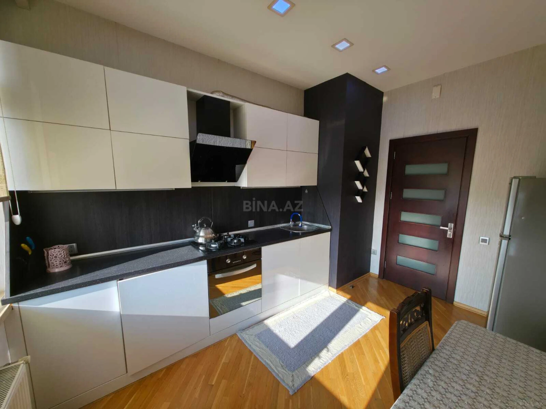 Kirayə verilir 2 otaqlı mənzil 90 m²