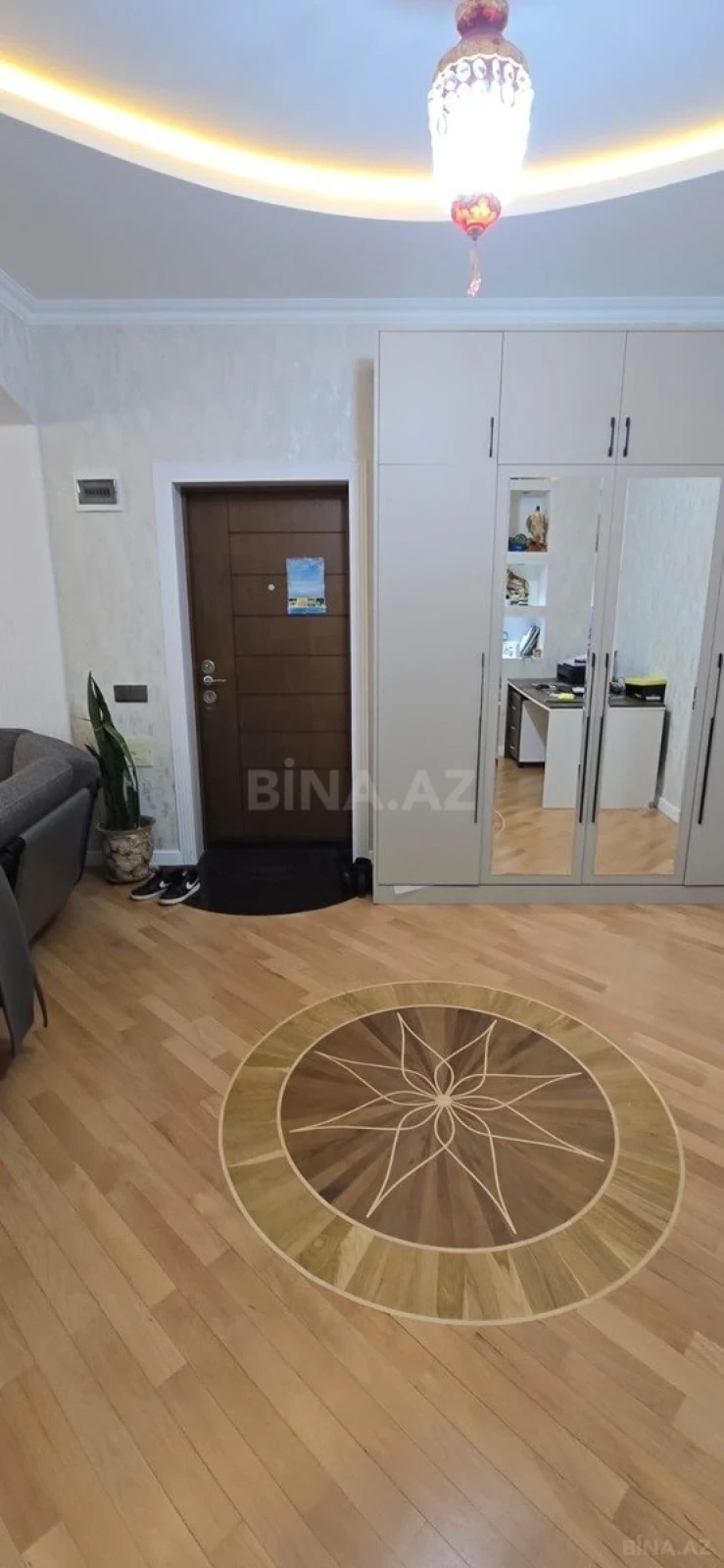 Satılır 4 otaqlı mənzil 125 m²