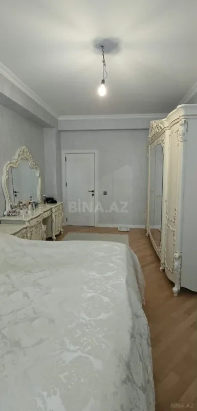 Satılır 4 otaqlı mənzil 125 m²
