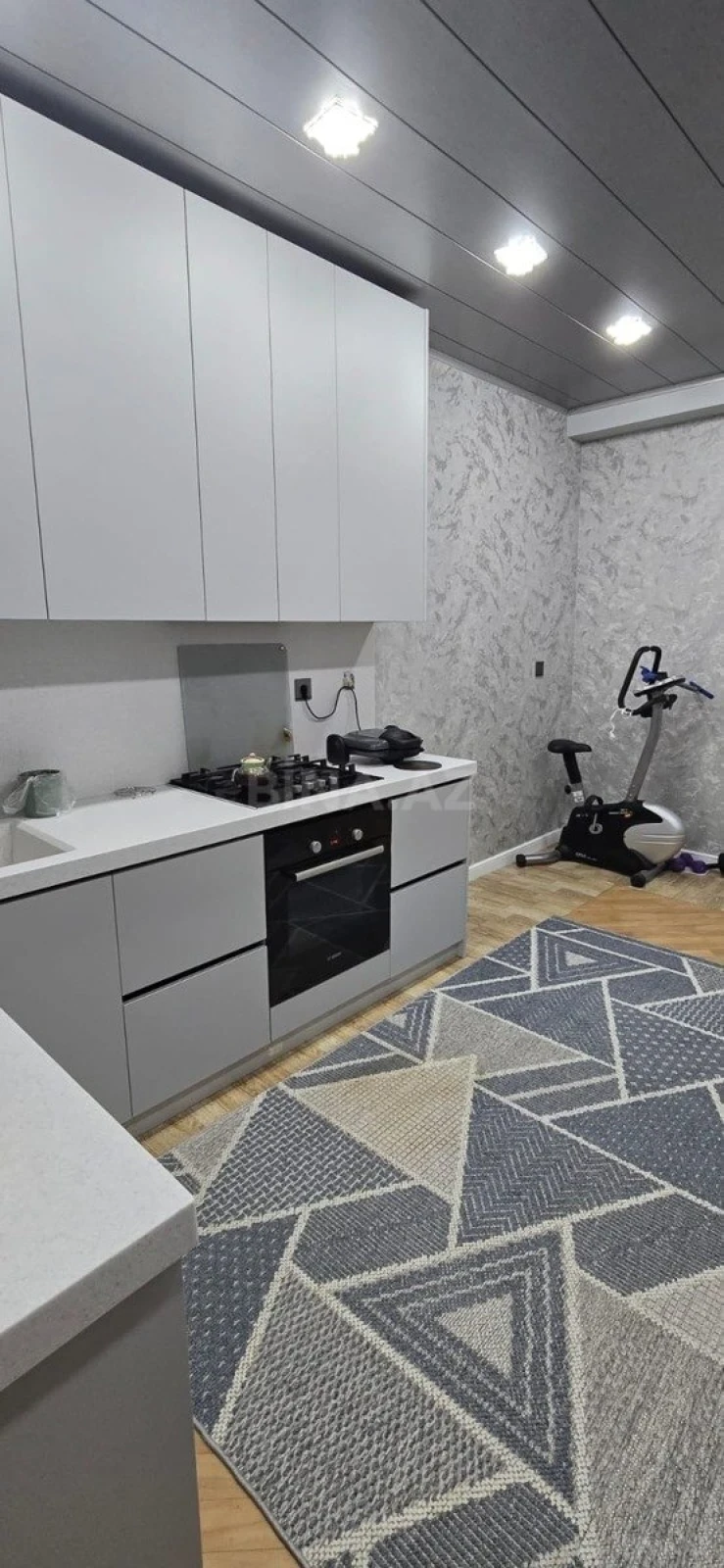 Satılır 4 otaqlı mənzil 125 m²