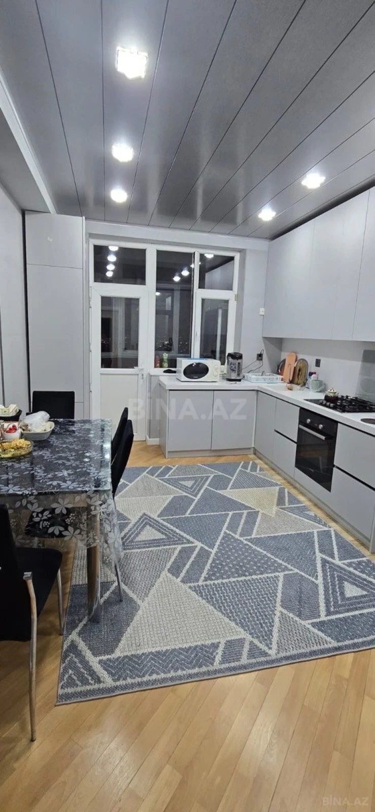 Satılır 4 otaqlı mənzil 125 m²