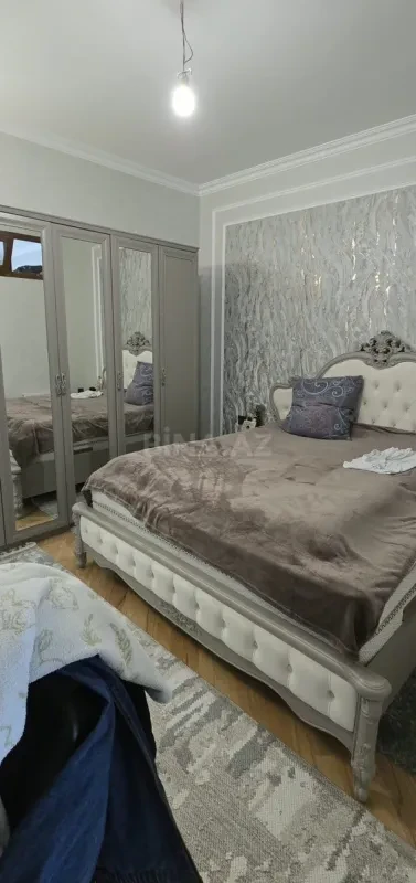 Satılır 4 otaqlı mənzil 125 m²