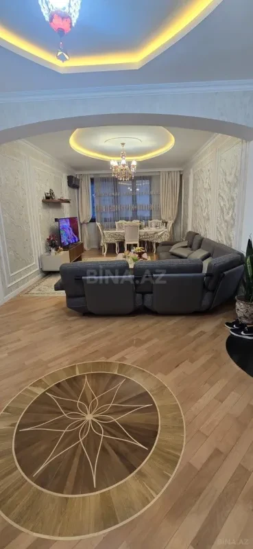 Satılır 4 otaqlı mənzil 125 m²