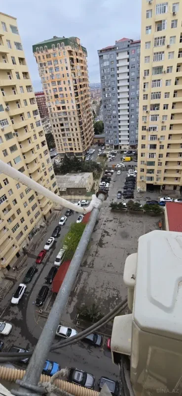 Satılır 4 otaqlı mənzil 125 m²