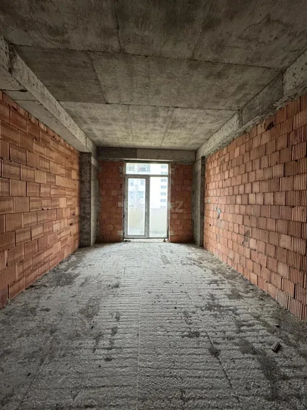 Satılır 4 otaqlı mənzil 240 m²