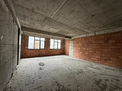 Satılır 4 otaqlı mənzil 240 m²