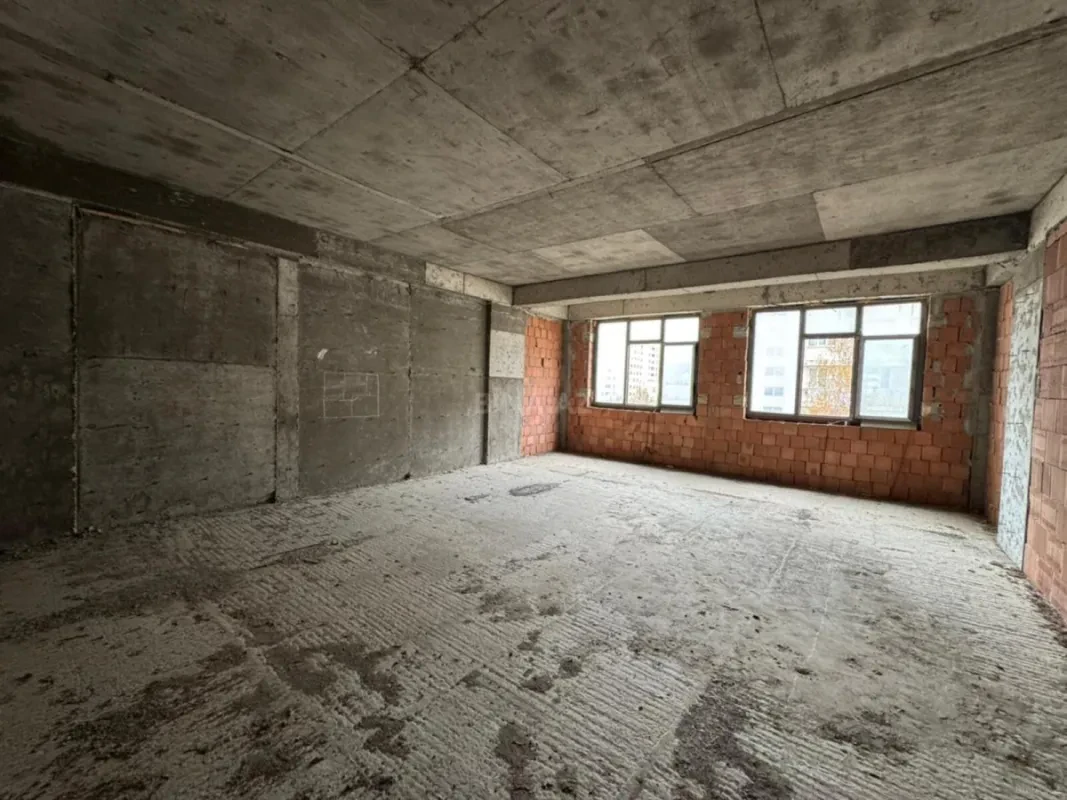 Satılır 4 otaqlı mənzil 240 m²
