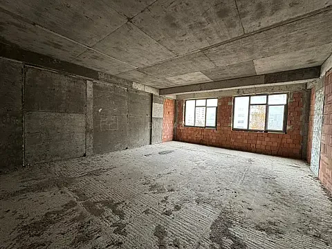 Satılır 4 otaqlı mənzil 240 m²