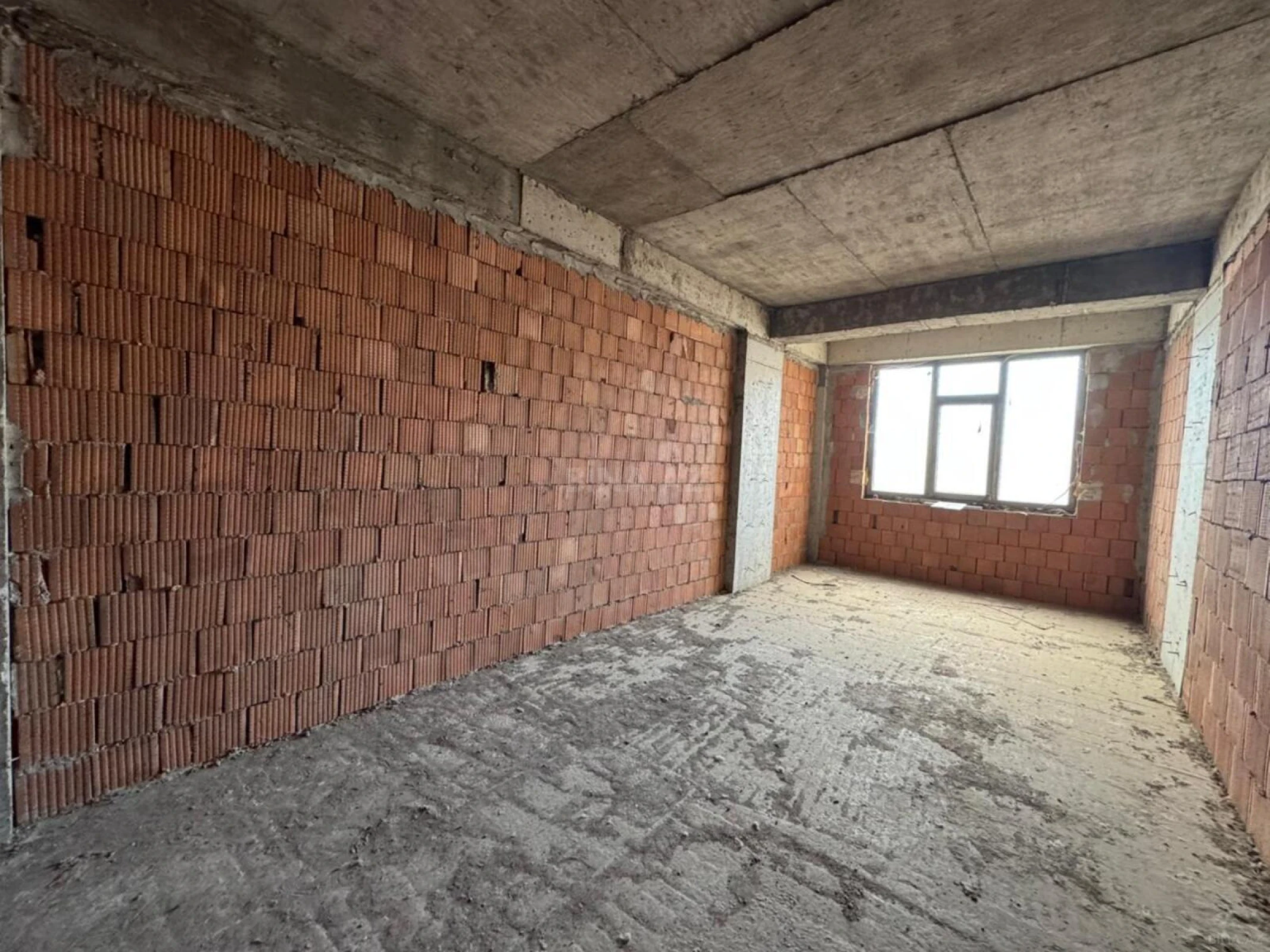 Satılır 4 otaqlı mənzil 240 m²