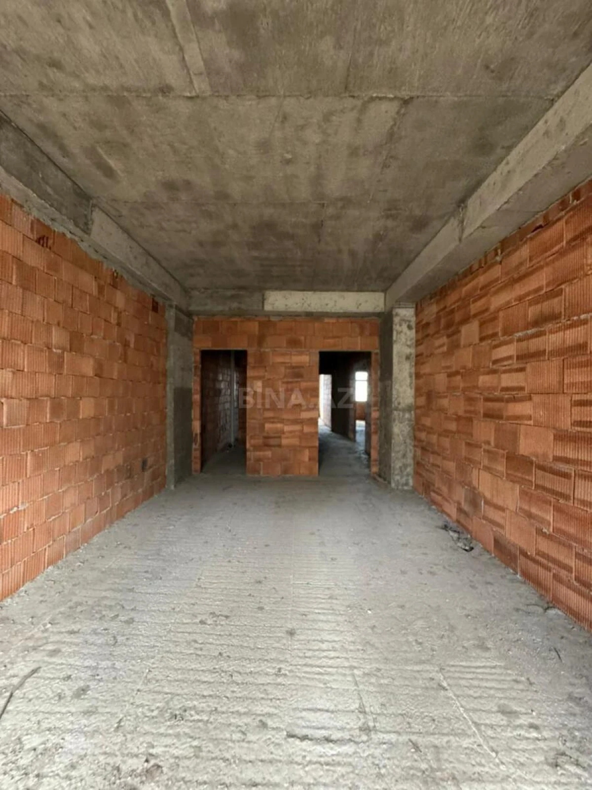 Satılır 4 otaqlı mənzil 240 m²
