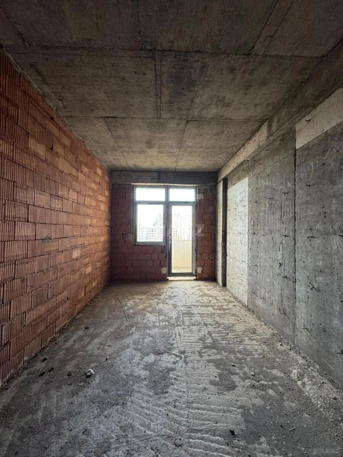 Satılır 4 otaqlı mənzil 240 m²