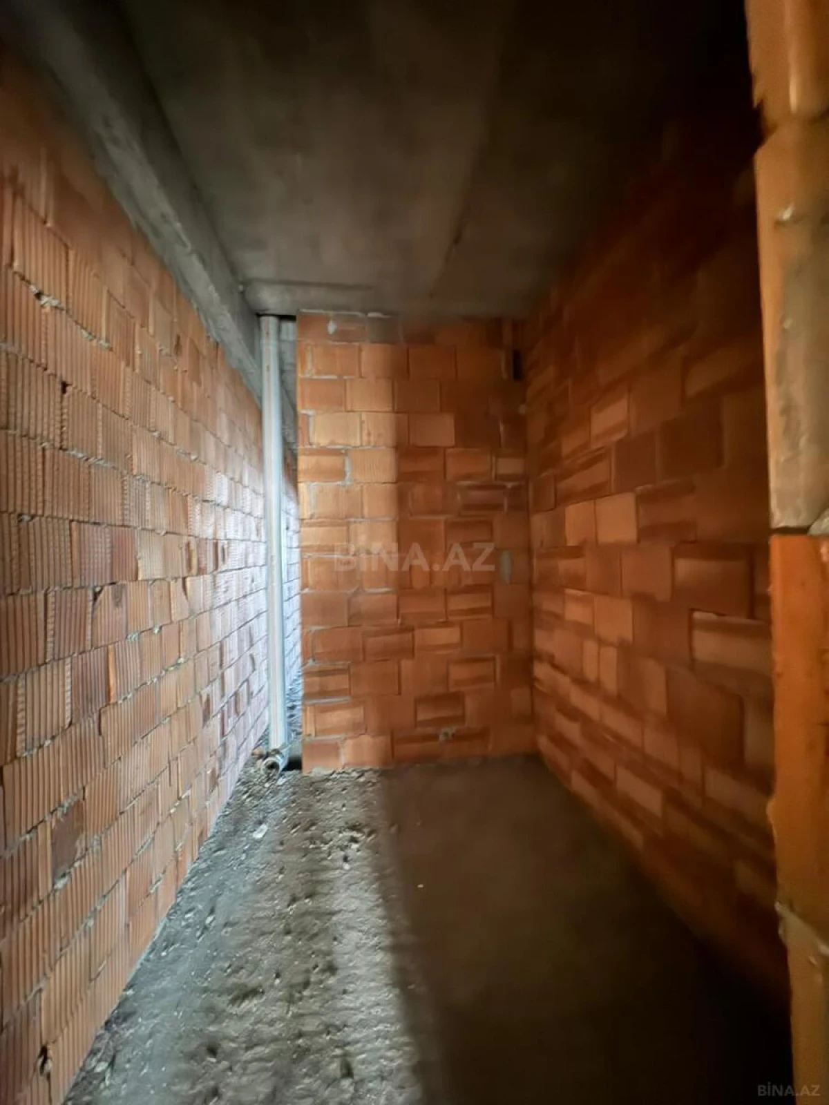 Satılır 4 otaqlı mənzil 240 m²