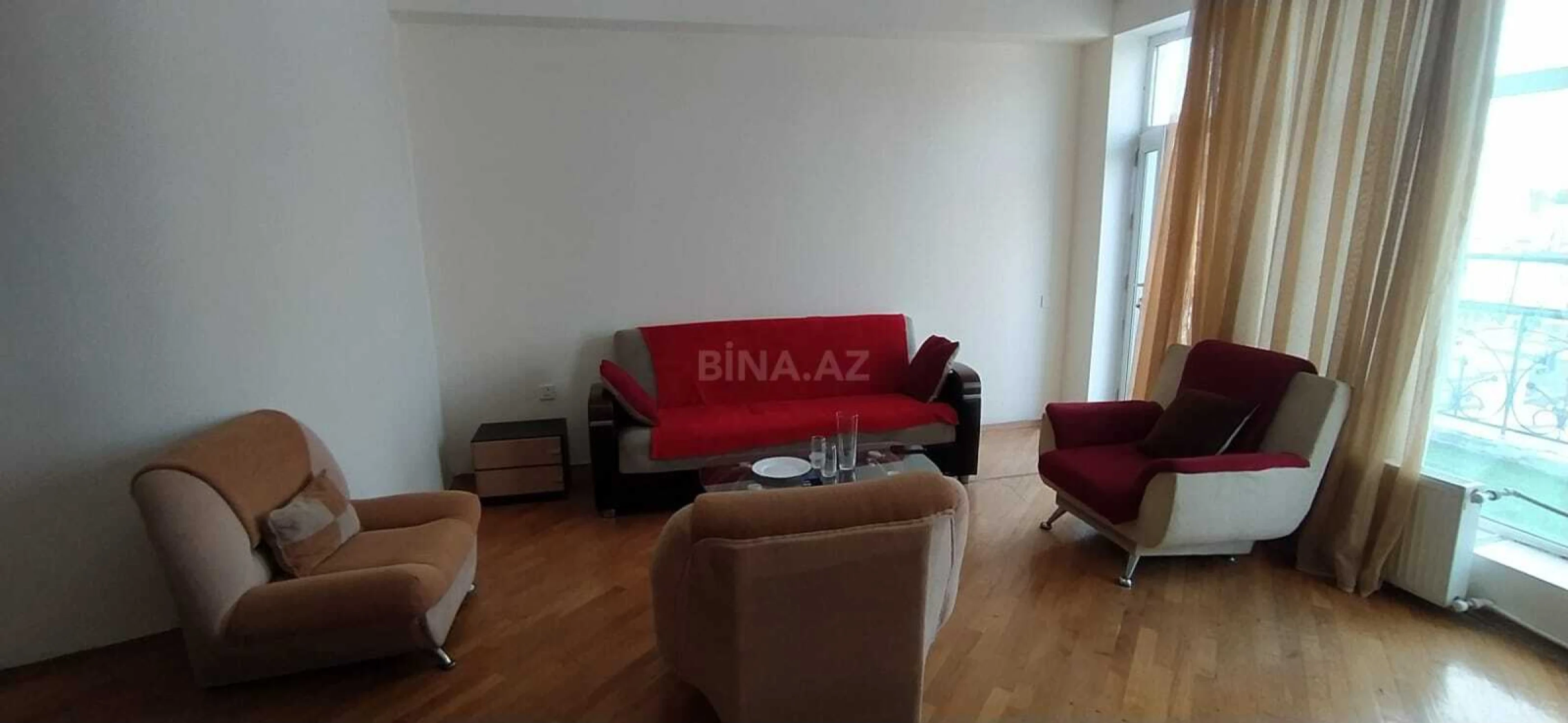 Kirayə verilir 2 otaqlı mənzil 80 m²