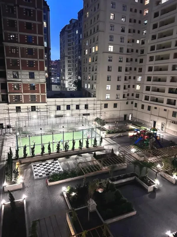 Satılır 4 otaqlı mənzil 174 m²