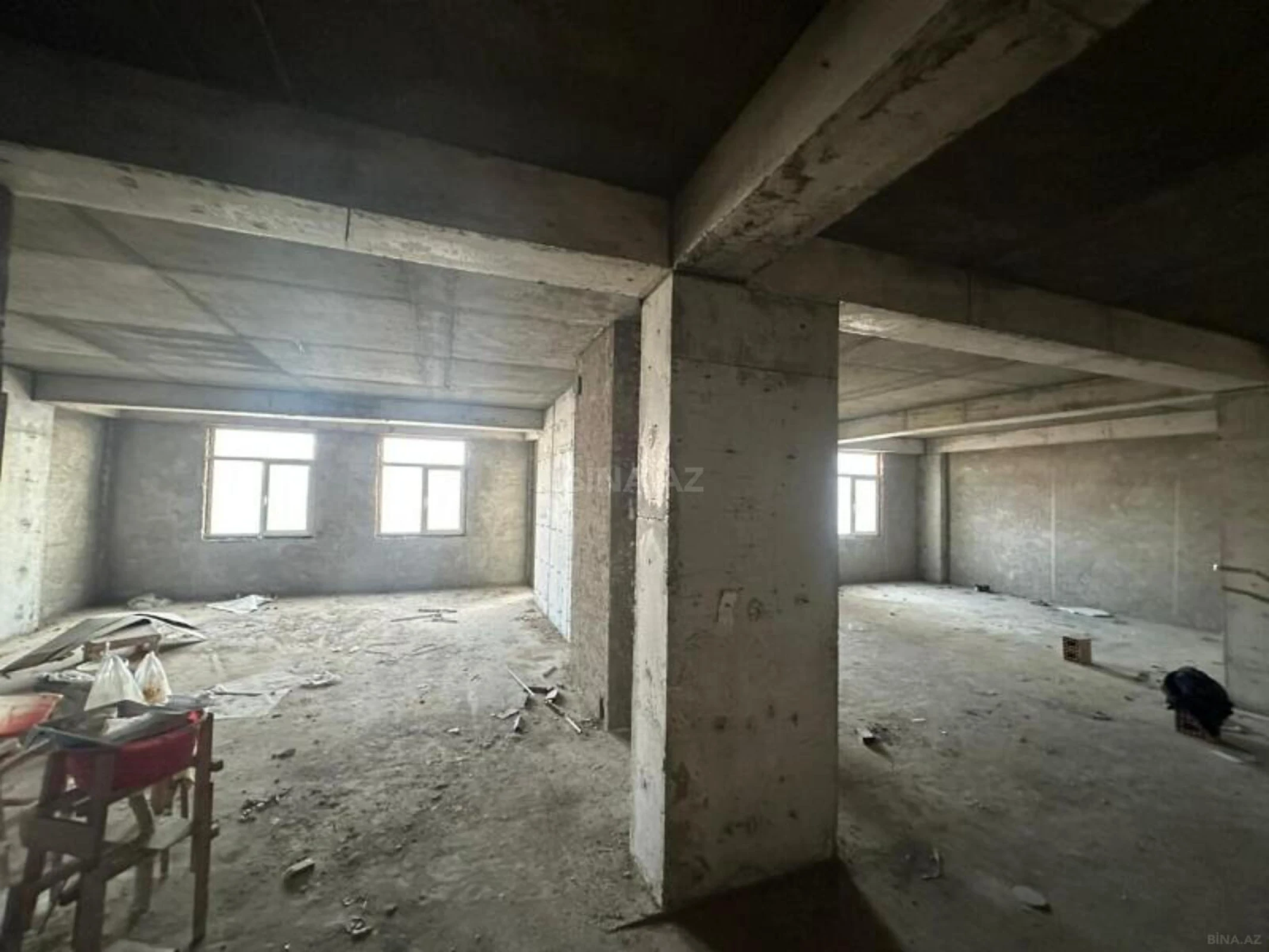 Satılır 4 otaqlı mənzil 174 m²