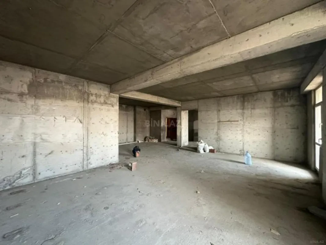 Satılır 4 otaqlı mənzil 174 m²