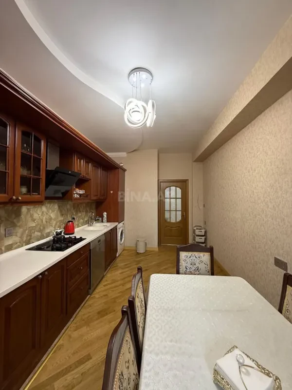 Satılır 3 otaqlı mənzil 150 m²