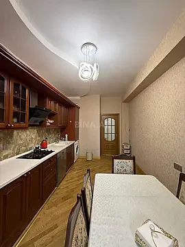 Satılır 3 otaqlı mənzil 150 m²
